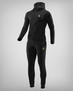 Спортен екип в черно с качулка