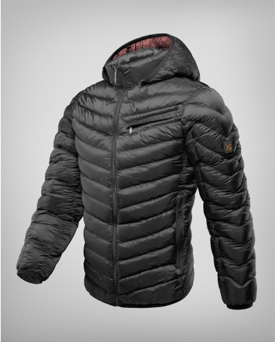 Chaqueta negra con cremallera burdeos