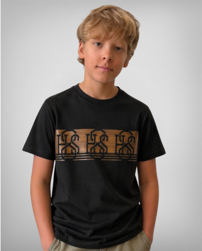 Camiseta negra infantil beat con estampado en relieve