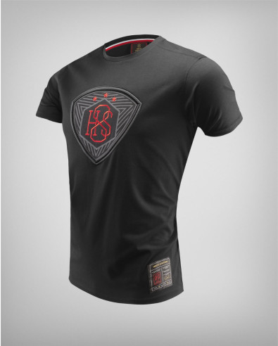 Модел 241715 Мъжка черна тениска с бадж и лого