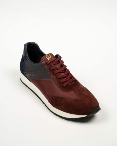 Sports Shoes in Bordeaux and Dark Blue