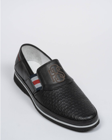 H8S black loafers with print