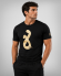 Camiseta negra con el número ocho dorado y FIRMA