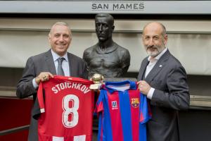 Stoichkov, a Golden Ball winner paying a visit to Athletic