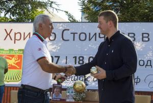 Христо Стоичков дарява средства за лечение на старозагорката Камелия